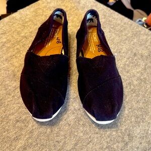 Black, women's Toms Classic Canvas size 6